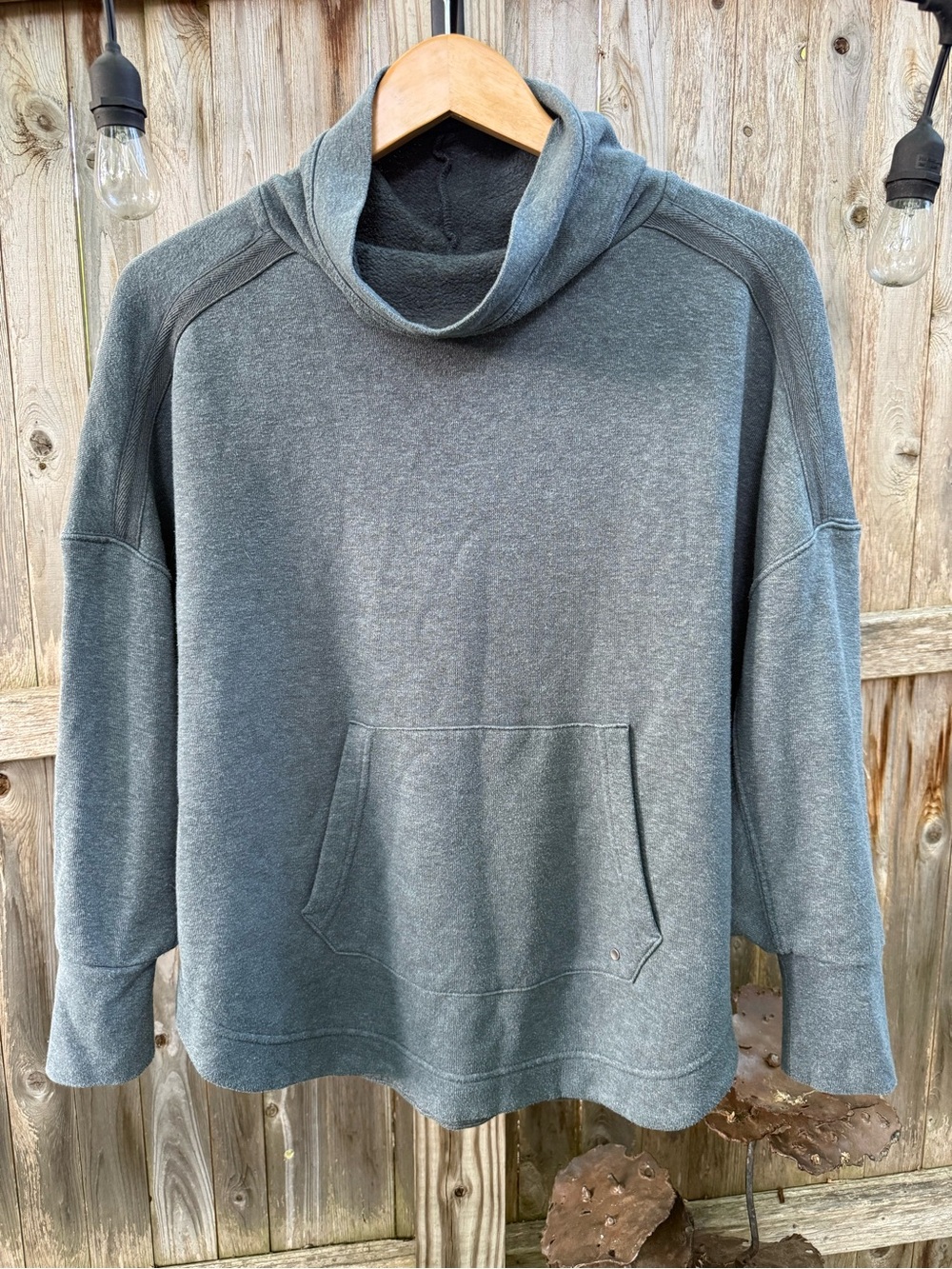 Prana Relaxed Gray Turtleneck Sweatshirt Gorpcore Cozy Fall Athleisure Yoga BTS